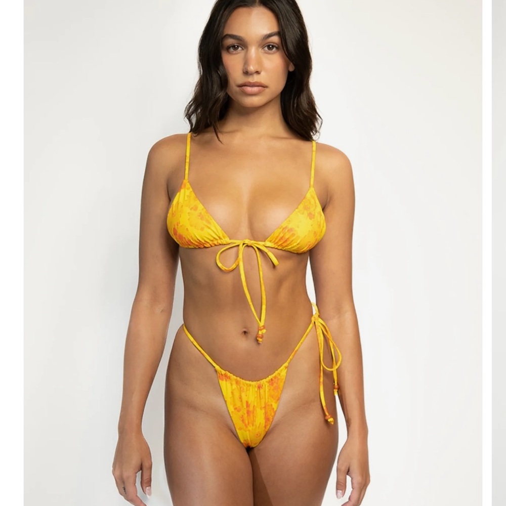 437 Bikini bottoms